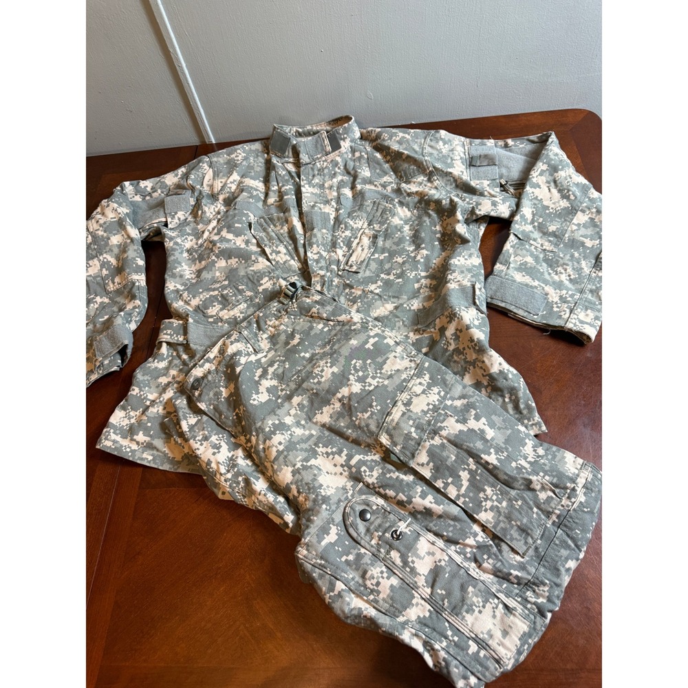 US Army ACU Digital Camo Uniform Set Jacket Large Short Pants Large Regular UCP